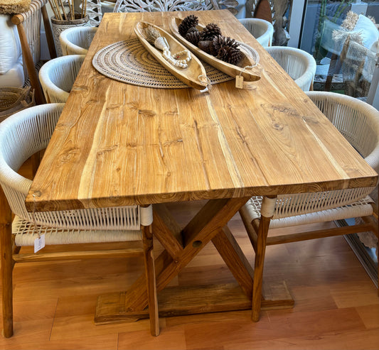 DIAH Dining Table